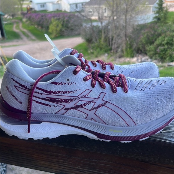 Asics White and Red Athletic Shoes with Cushioned Support - Picture 2 of 3